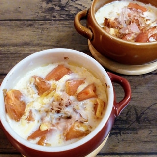 トマトとモツァレラチーズのおかかマヨオーブン焼き